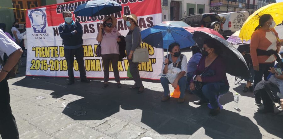 Móvil electoral en movilización de los normalistas y jubilados: Alfredo Martínez de Aguilar