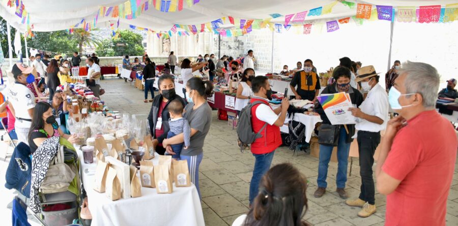 Impulsan comercio local en Expo Fraternidad Oaxaqueña