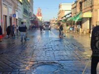 Comercio informal realizó la limpieza de calles del Centro Histórico