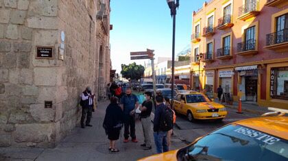 Ayuntamiento capitalino inicia con la revisión de documentos a comerciantes informales