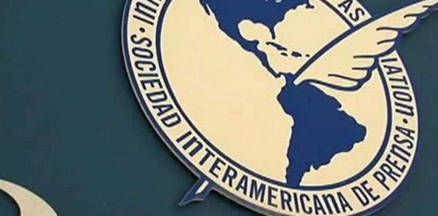 SIP pide a AMLO suspender agresiones contra periodistas