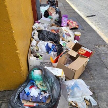 Sin importar las afectaciones, las personas sacan su basura a la vía pública
