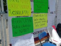 Servidores de la Nación de la Cuenca del Papaloapan, protestan contra Nancy Ortiz