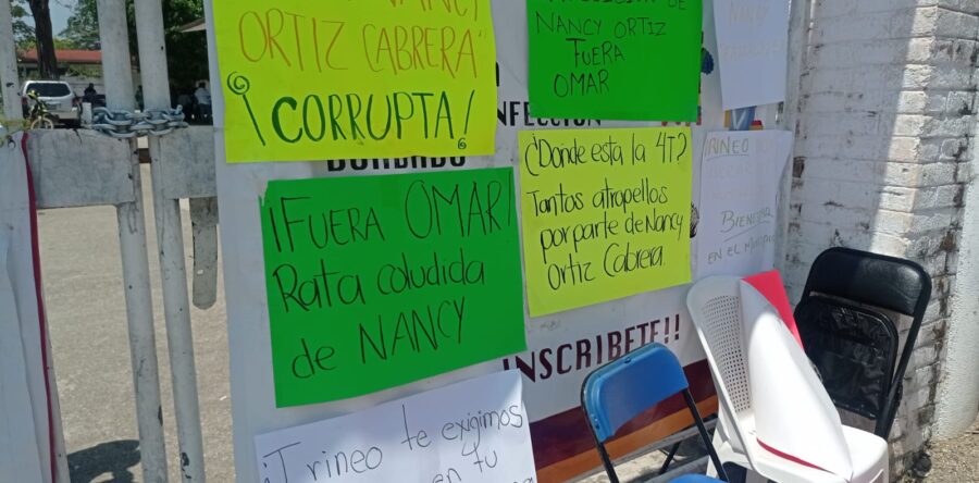 Servidores de la Nación de la Cuenca del Papaloapan, protestan contra Nancy Ortiz
