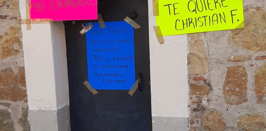 Trabajadores del Registro Civil protestan por el regreso de Christian Hernández Fuentes a la dependencia
