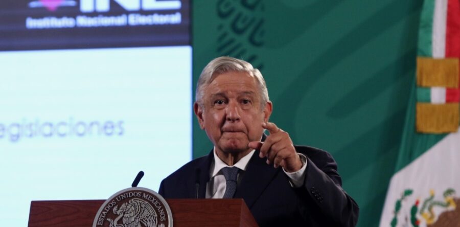 INE ordena a AMLO no difundir logros; nuevo decreto sobre propaganda no aplica, dice