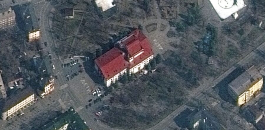 Ucrania reporta 300 muertos en bombardeo ruso a teatro en Mariúpol