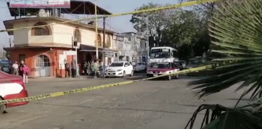 Cierran paso vehicular sobre Periférico por trabajos de obra