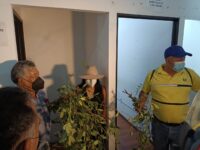 Protestan ambientalistas en el Palacio Municipal de Oaxaca de Juárez
