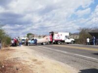 Continúa bloqueo carretero en Zanatepec, en la región del Istmo