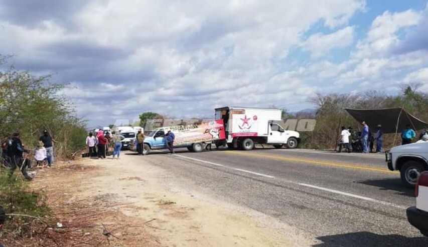 Continúa bloqueo carretero en Zanatepec, en la región del Istmo