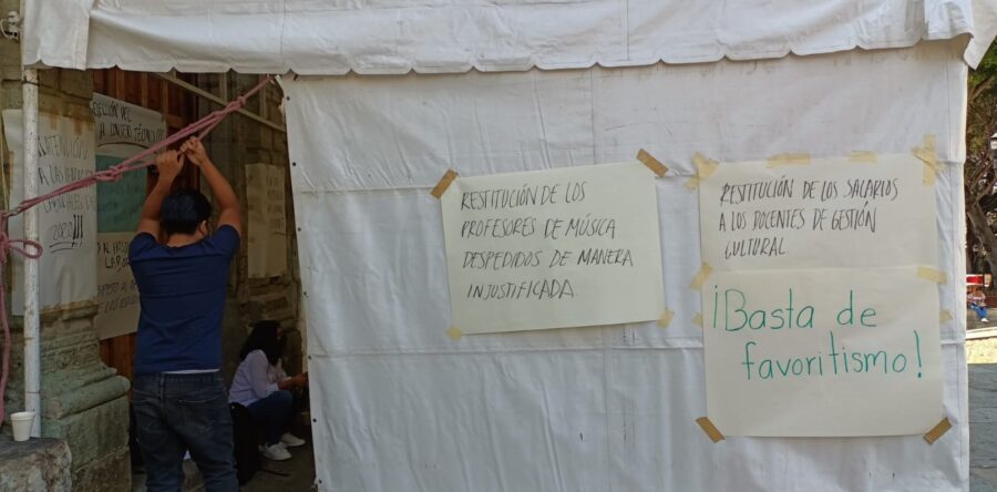 Protestan trabajadores de la facultad de Bellas Artes