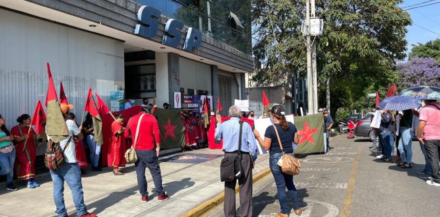 Protesta el MULT en la SSPO, pide garantizar la paz en la zona Triqui