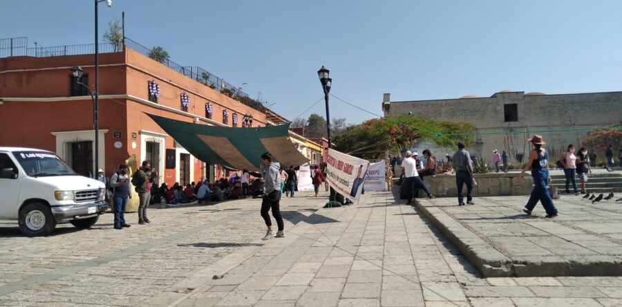 Integrantes del COOA continúan con su plantón sobre el andador turístico