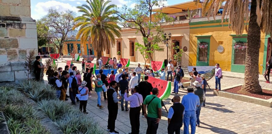 Guías de turistas, agentes de viajes y transportistas turísticos protestaron contra la plataforma “Free Tours”