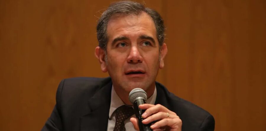 Chavización de INE con Córdova; cuarto poder electoral autónomo: Carlos Ramírez