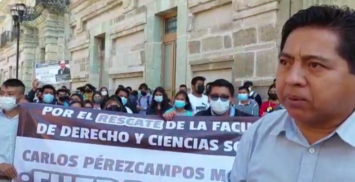 Se deslinda exdirector de la Facultad de Derecho de la UABJO de señalamientos en su contra   Se lanza contra exrector Abraham Martínez Alavez