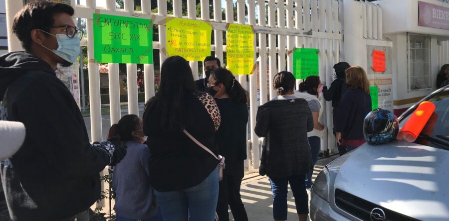 Trabajadores de Bienestar en Oaxaca, protestan de manera indefinida
