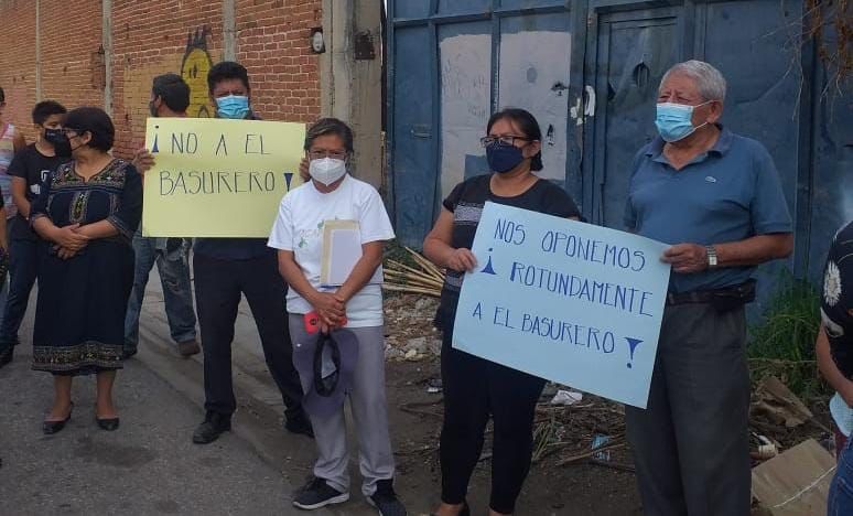 Vecinos de diferentes colonias se oponen a un basurero provisional en las calles de Colón y Eclipse 70