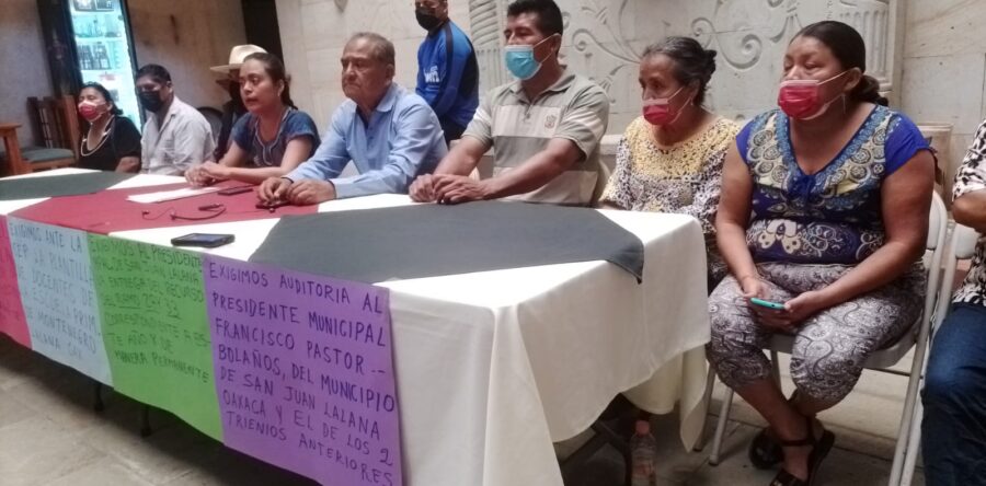 Pobladores de Montenegro, San Juan Lalana, exigen la entrega de sus participaciones municipales
