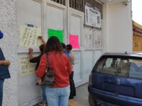Protestan trabajadores del CONALEP para exigir la liberación inmediata de sus compañeros retenidos en La Mixtequita
