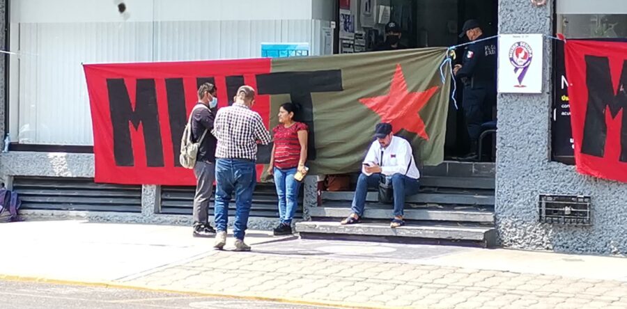 Con protesta, MULT pide la liberación de un taxi pirata