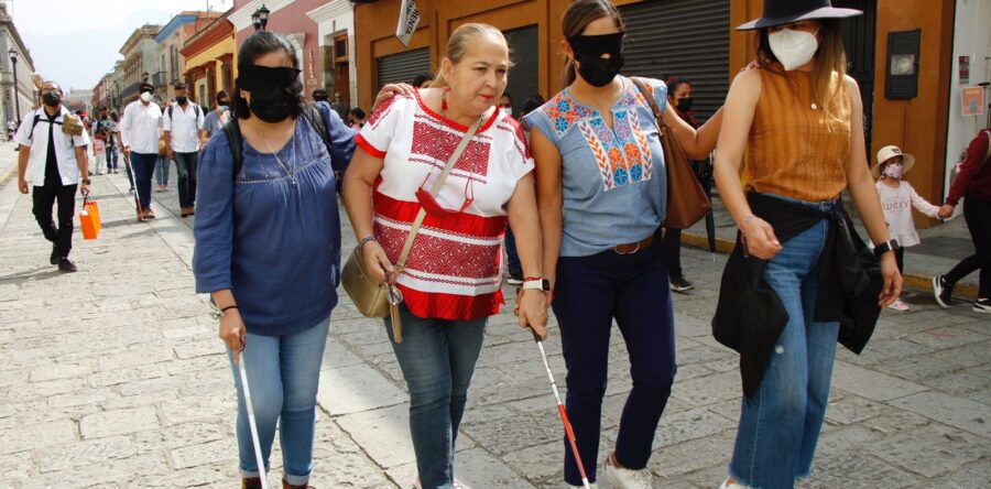 Realizan la Caminata a Ciegas y Rodada en Silla de Ruedas
