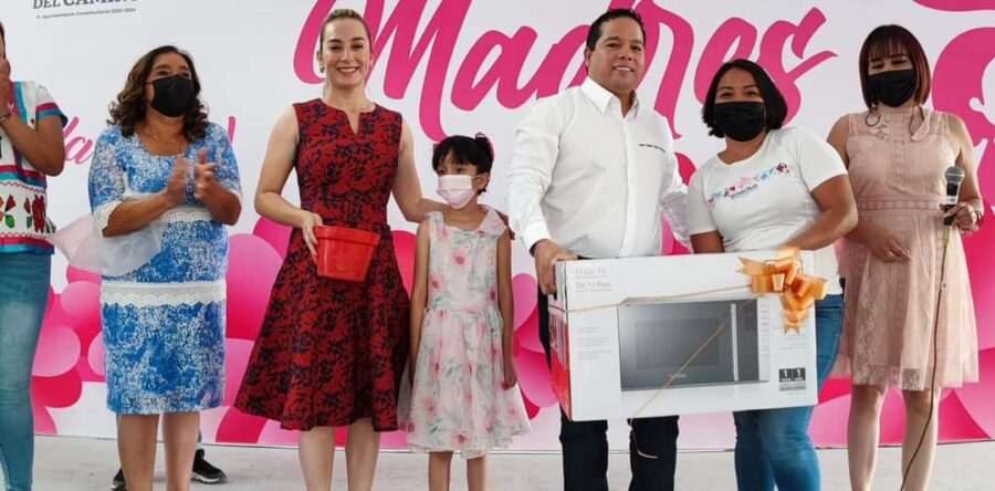Reconoce Juan Carlos García Márquez labor de las madres para el bienestar en Santa Lucía del Camino