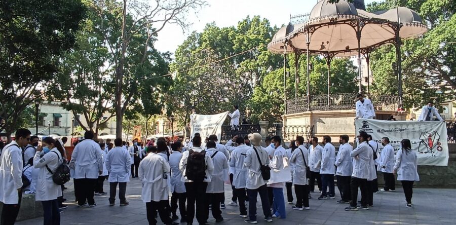 Continúa la movilización de los médicos residentes del Hospital Civil