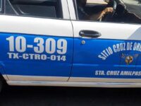 Exhiben a taxista de Santa Cruz Amilpas  por amedrentar a una mujer