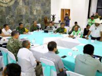 Tras recorrer comunidades afectadas, encabezan AMH y Gral. Luis Cresencio Sandoval sesión permanente del Consejo Estatal de Protección Civil