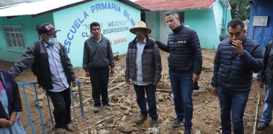 Visita Alejandro Murat comunidades de los Ozolotepec afectadas por el paso del huracán “Ágatha”