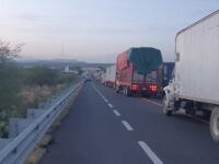 Se mantiene cerrada la autopista Cuacnopalan-Oaxaca, derivado del accidente entre tracto camiones