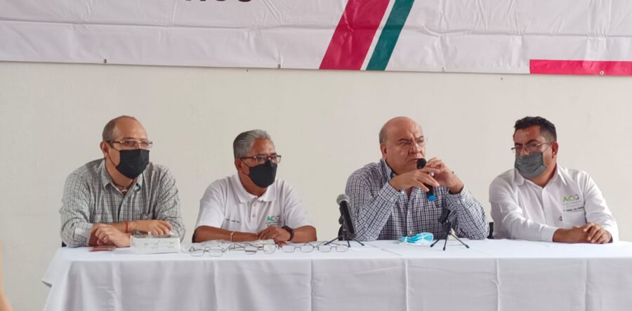 Con una protesta en Ciudad Administrativa, ganaderos piden atención a sus demandas