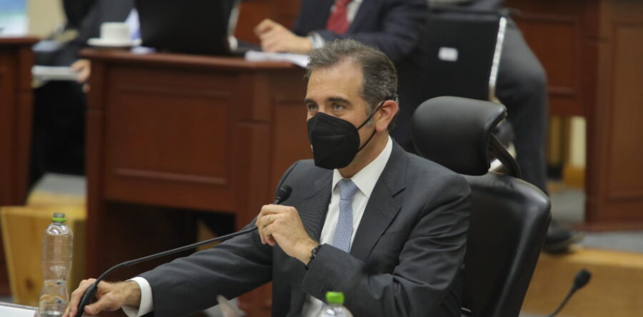 El INE contribuye al caos electoral; Córdova deja la víbora chillando: Carlos Ramírez