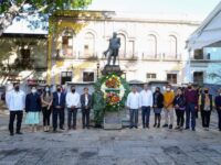 Ayuntamiento capitalino rindió homenaje a Antonio de León
