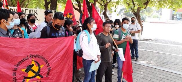 Jóvenes que no obtuvieron un espacio en la UABJO piden que se garantice la educación
