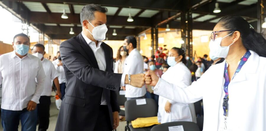 Arranca Alejandro Murat Campaña de Inmunización a niñas y niños de 5 a 11 años de edad contra el COVID-19