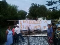 Pobladores de “El Jordán” en Tehuantepec bloquearon la vía del ferrocarril