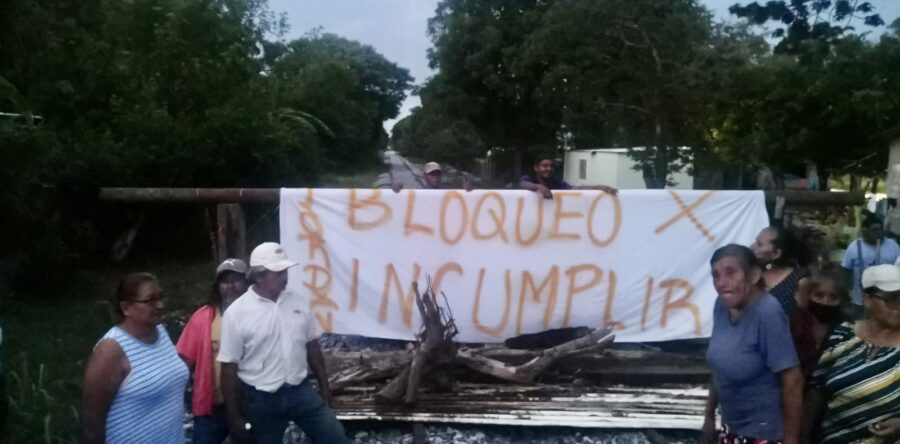Pobladores de “El Jordán” en Tehuantepec bloquearon la vía del ferrocarril