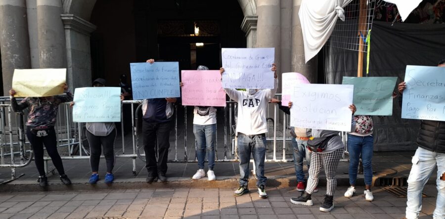 Empresarios oaxaqueños protestaron en Palacio de Gobierno