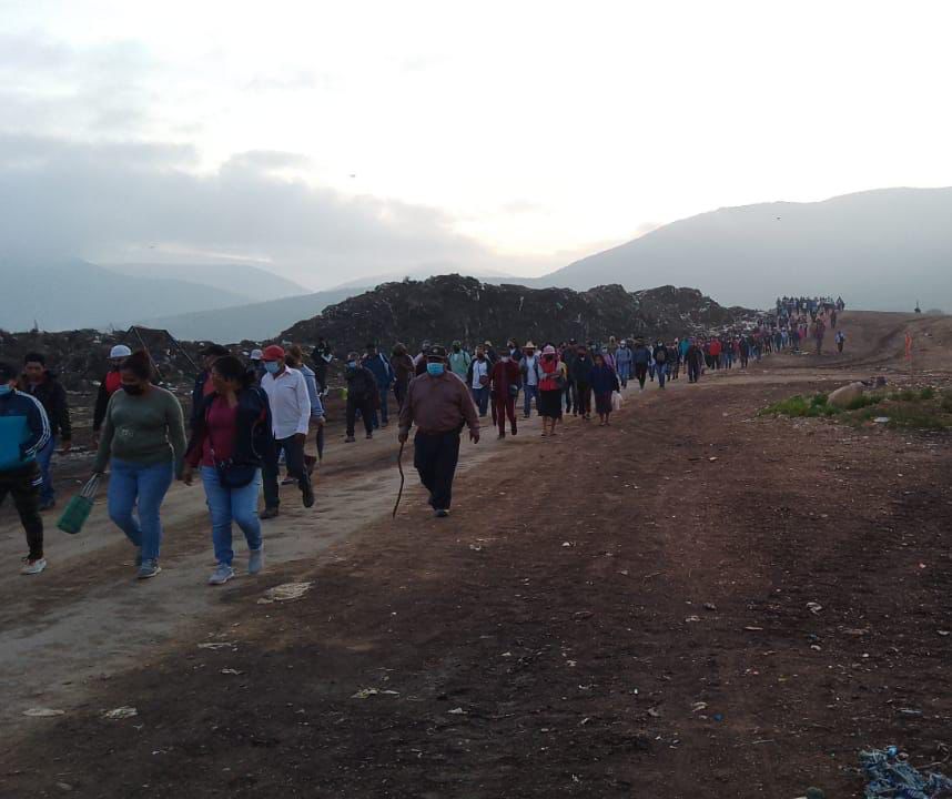 Vecinos de Zaachila se concentraron en los accesos del basurero municipal