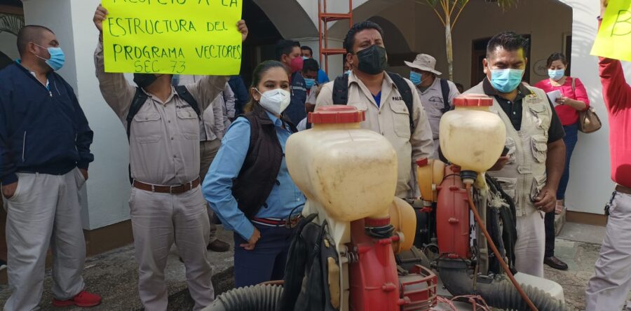Protestan trabajadores del Programa de Vectores