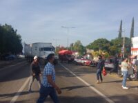 Con un bloqueo en Ánimas Trujano piden se agilice la búsqueda de Alondra Paola Sandoval Ramírez