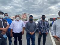 Estallan ediles contra Paco Piza, bloquean a la altura de Pemex; amagan con intensificar bloqueos