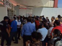 Tras la protesta que realizaron, colonos de la Heladio Ramírez fueron atendidos por funcionarios estatales