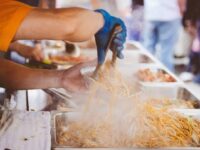 Se detecta un brote de intoxicación alimentaria en un restaurante de la ciudad. 