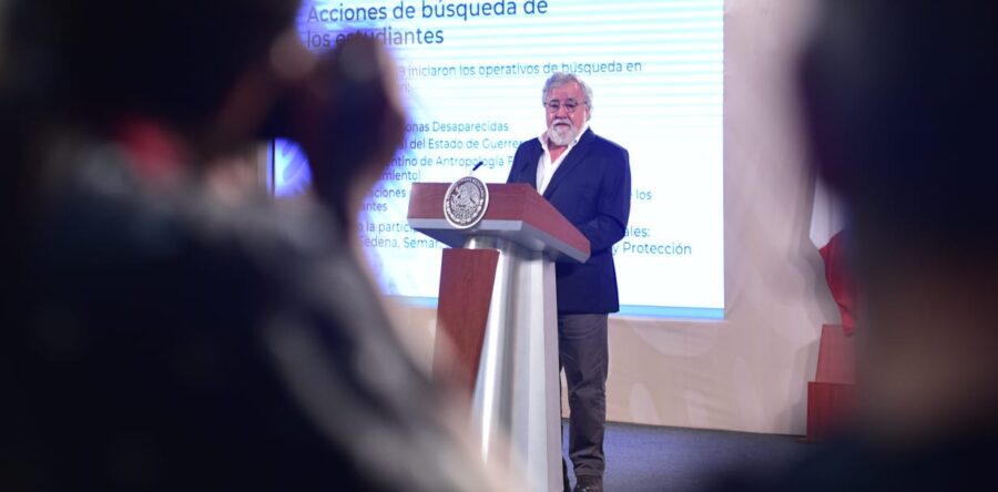 Ayotzinapa 2014: ni el Estado ni Peña: fue el Tlatelolco del PRD: Carlos Ramírez