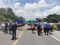 Al menos dos bloqueos carreteros en Matías Romero en contra de la presidenta municipal.