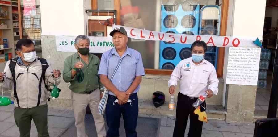 Ambientalistas en Oaxaca protestan contra las tiendas de autoservicios